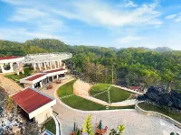 Stone Valley Resort & Beach Hotels in Tepus