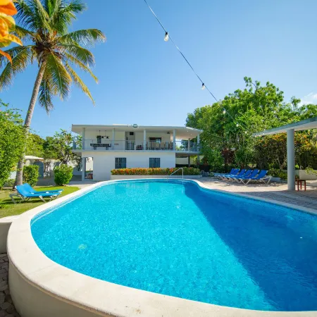 COZY 7BR Villa  BIG POOL  Close to beach!