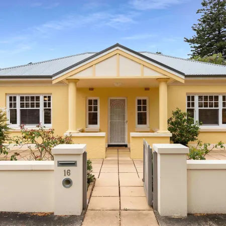 Nola's Coastal Cottage Henley Beach