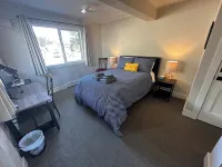 Bear Valley Guesthouse - Parking