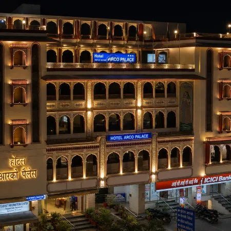 Hotel Arco Palace