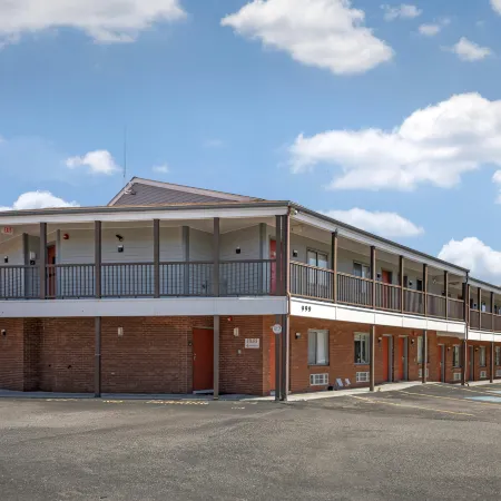 Red Roof Inn & Suites Swansea