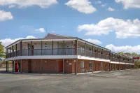 Red Roof Inn & Suites Swansea