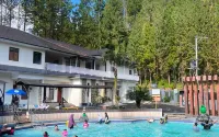 Sun Q Ta Hotel Guci Tegal - Pools