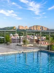 Golden Tulip Kukas Jaipur - Pools