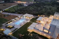 Ema's Guest House - Pools