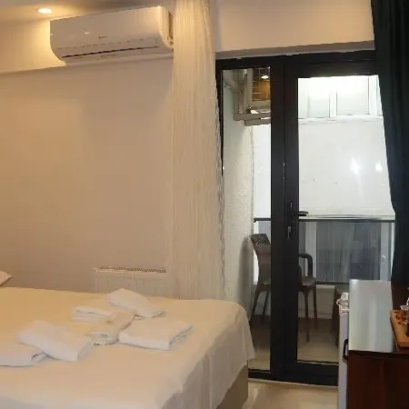 The Lavington Hotel