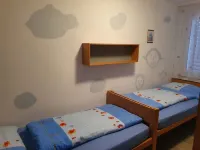 Elfe - Apartments: Three-Bedroom Apartment for 6 Guests with Patio - Wifi