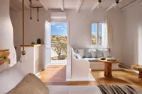 Milesian Suites - Pool