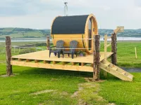 The Snuggly Sheep Shepherd Hut & Sauna Farm Stay - Apartments