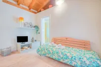 La Casa Dell'Uva Fragola Outdoor Space - Happy Rentals - parking