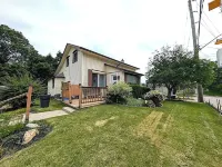 Renovated Ravine Cottage | Walk to Beach | Sleeps 8 | A/C, BBQ, & Firepit - Wi-Fi