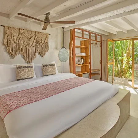 Happiness Boutique Resort El Nido Отели рядом с достопримечательностью «Пляж Маримегмег»