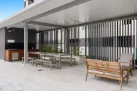 Immaculate Top Floor Views! 2Bed/2Bath/1Car/Pool - วิวภูเขา