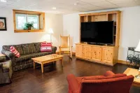 Ski in/Ski out 2 Bedroom Directly on Grammy Jay Run - Homestays