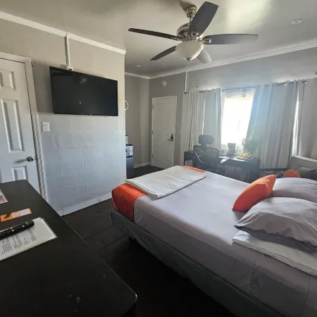 Orange Motel