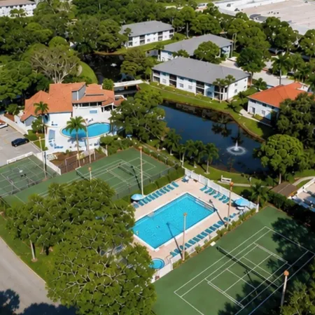 Bright Waterfront Condo Corner Unit with Lanai ~ close to AMI beaches and IMG
