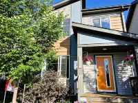 The Southern Comfort - Comfy and Spacious 4BR Home on the Park SW Edm, Near YEG - Bungalow