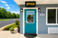 Relax Inn Dover Near Speedway - parking