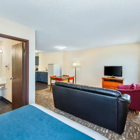 Crestwood Hotel
