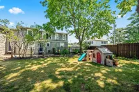 Private, 1st Floor Cottage, 5 Minute Walk to Beach- Perfect for Families! - Jacuzzi