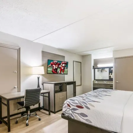 Super 8 by Wyndham Richmond Hill