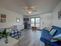 Waterfront Condo 1 Block to Beach Pool Access - Balcony