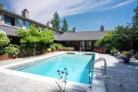 Sunshine Lodge Inn - Pools