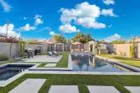 The Glow-up House Pool Spa Glam Room - Boutique