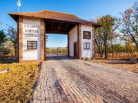 Gondwana Etosha Safari Lodge - Хоумстей