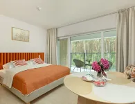 Holiday Studio with Air Conditioning, Summer Pool - Lejligheder