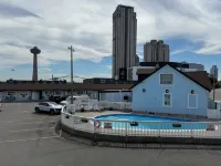 Falls Lodge by the Falls (Formerly Knights Inn) - piscina