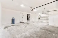 5 Bedroom house in prime location by the village - Villaer