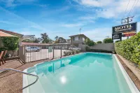 Cessnock Motel - Pools