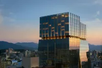 The Ritz-Carlton, Fukuoka - Mountain view