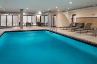 默特爾赤腳登陸海灘萬怡酒店 - 泳池