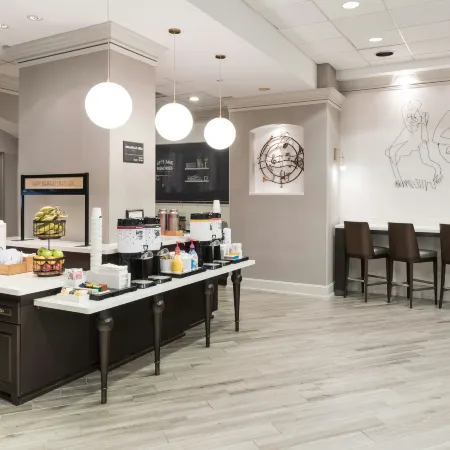 Hampton Inn & Suites Memphis at Beale Street