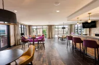 Courtyard Winston-Salem Downtown - ที่มีบาร์