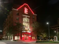 Red Roof Plus+ Columbus Downtown-Convention Center - parking