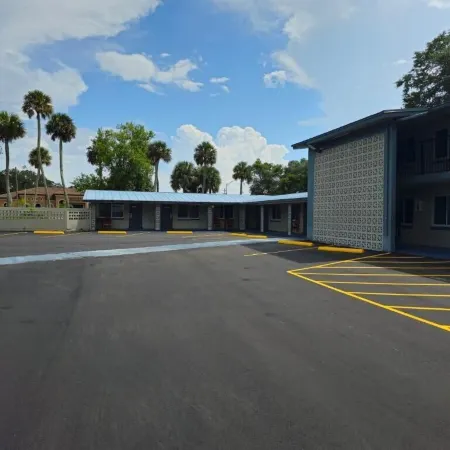 Three Oaks Motel - Titusville
