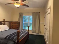 Escape to this serene 4-bedroom home set on 10 private acres. - Kuntosalit