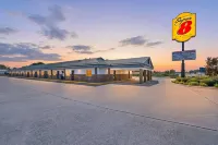 Super 8 by Wyndham Siloam Springs - motel