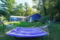 Lake Michigan Getaway Walk to Beach! - parking