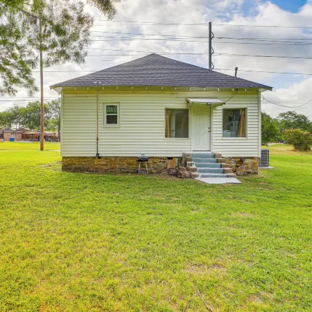 Walkable Neighborhood! Extended Stay in Mcalester