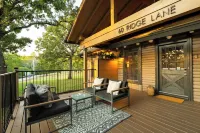 Resort Cabin w/ Firepit, Spacious Deck & Outdoor TV - 2 Miles to SDC - 샬레 호텔