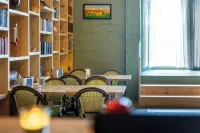 The Fox Hostel - Bares