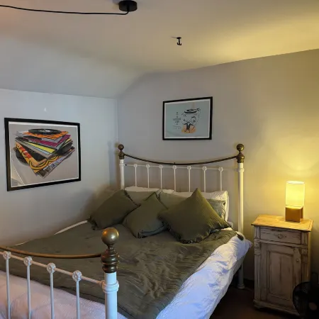 Cozy 2-bedroom House Rental in Frome, Somerset, UK