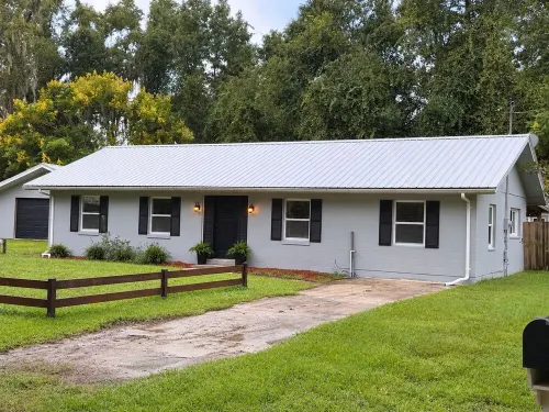 Quiet, cozy 3 bedroom home, across from river, in peaceful Palatka - 3-Star