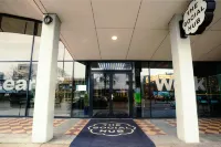 The Social Hub the Hague - بار