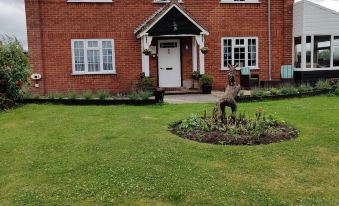 The Farmhouse - Housity